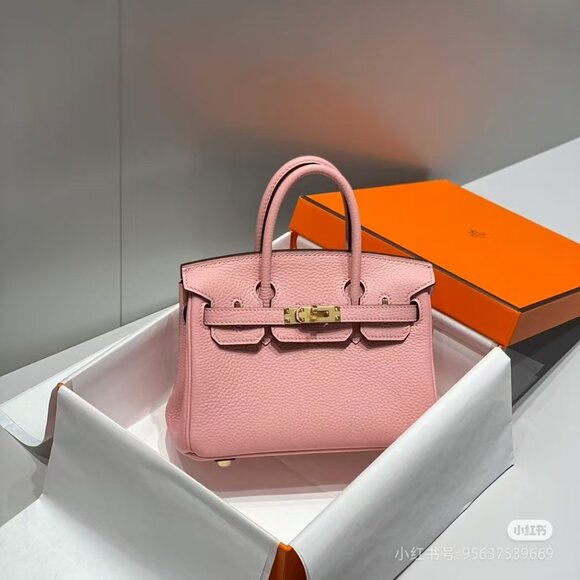Classic Hermes Bag: A Stylish and Versatile Choice for Elegance - Picture 1 of 6